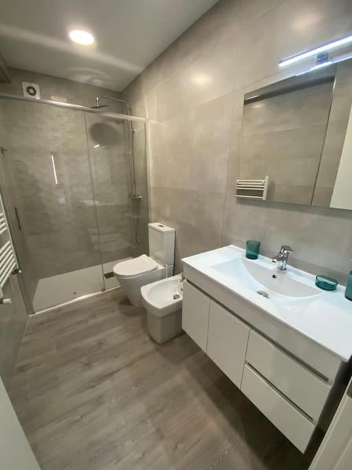 Piso 3 Habitaciones En ไบโยนา ภายนอก รูปภาพ